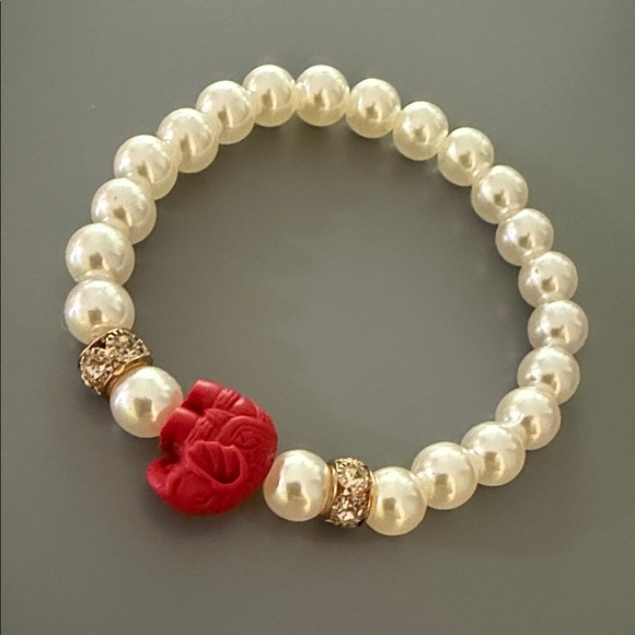 Elegant Pearl Bracelet with Red Accent - Picture 2 of 4